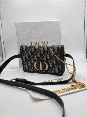 Dior Blue Oblique 30 Montaigne
Two-in-One Pouch Bag 116932996